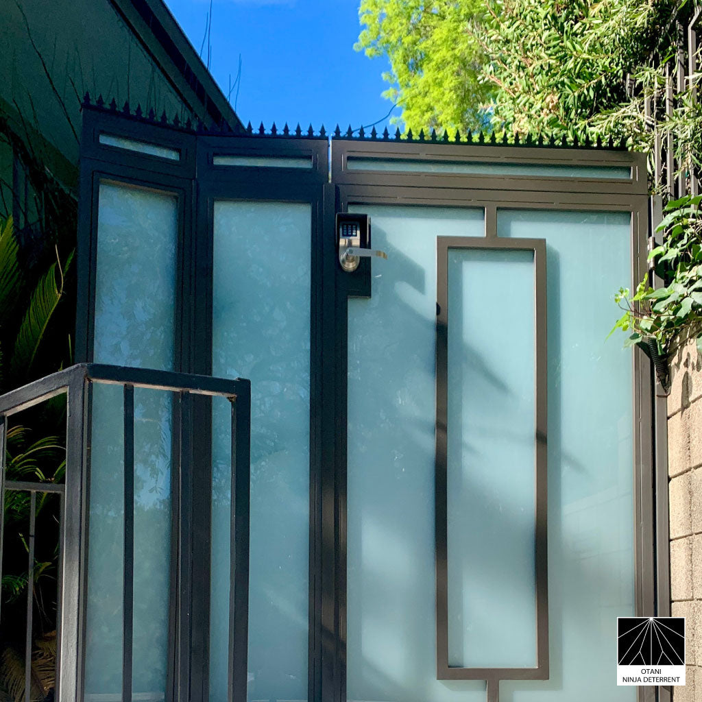 GIZAGIZA black heart spike installed on modern door - clean design and security in harmony