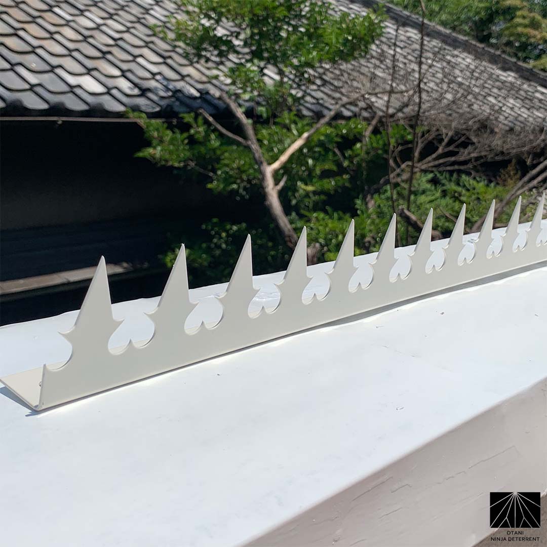 Long-view of GIZAGIZA white heart on parapet – perfect balance of elegance and anti-intrusion function