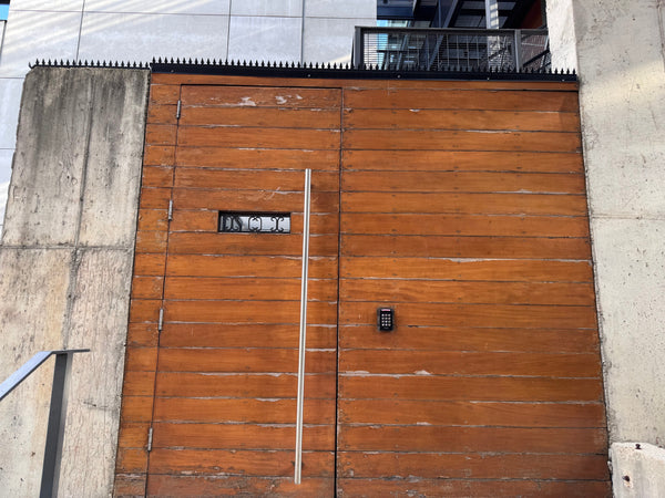 Industrial Calm, Clear Deterrence — GIZAGIZA HEART for a DC Apartment