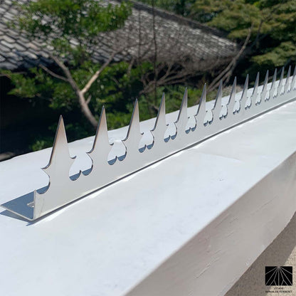 Long-view of GIZAGIZA stainless heart on parapet – perfect balance of elegance and anti-intrusion function
